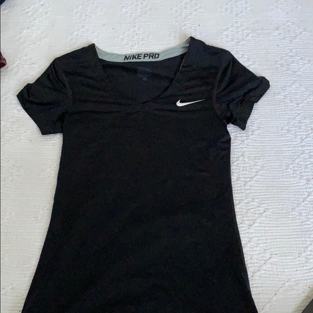 black nike workout top